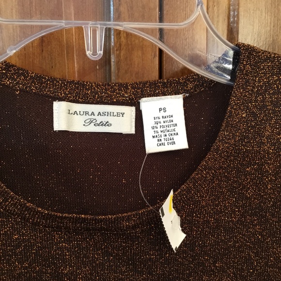 Woman’s sleeveless blouse, size SP, NWT - Picture 2 of 3